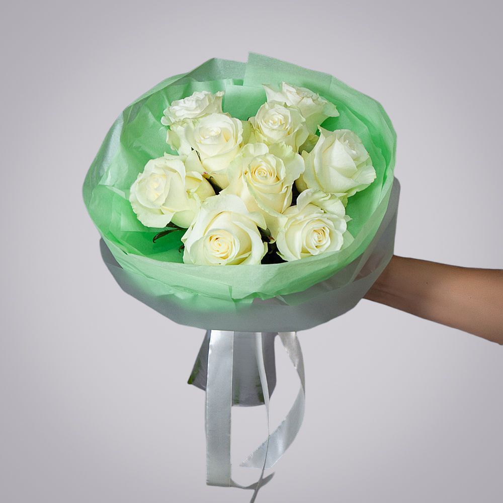 монобукет 9 роз "mondial" в светло-зеленой упаковке с тишью 