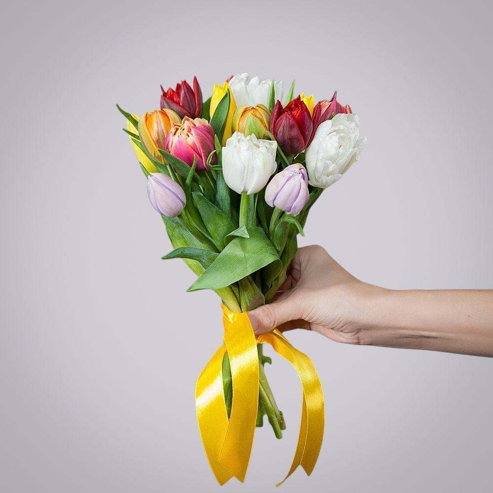 монобукет из 15 тюльпанов микс 