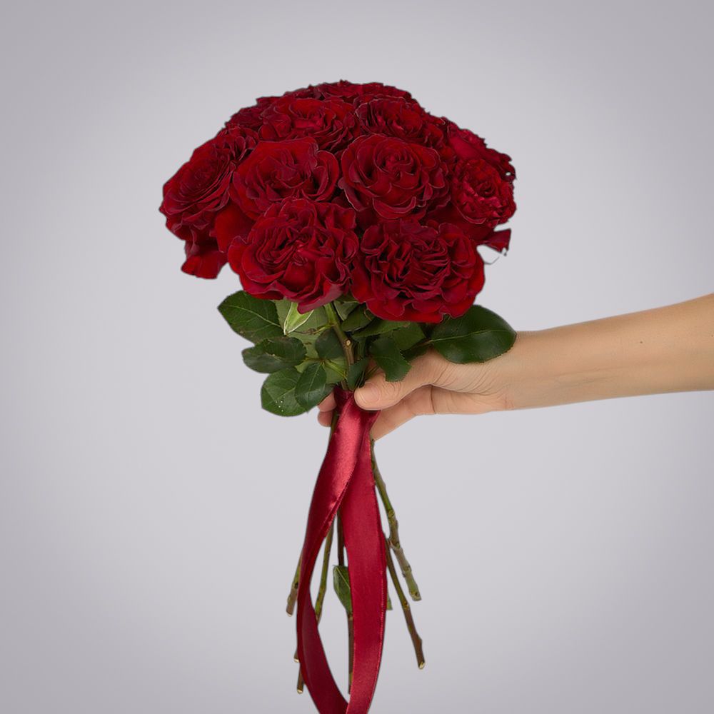 монобукет 11 пионовидных роз "hearts" под ленту 