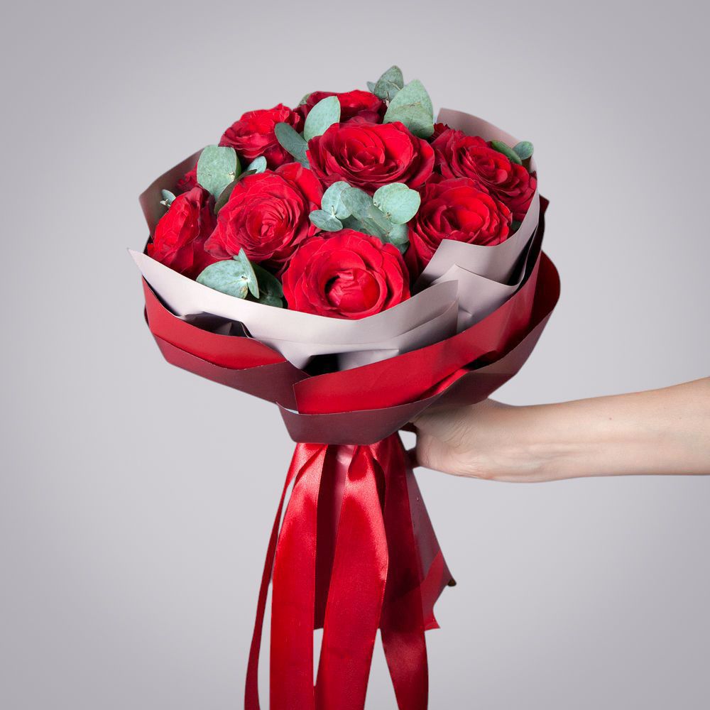 монобукет 11 роз chekmate в упаковке 