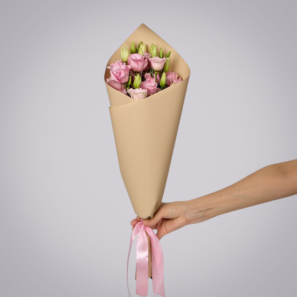 монобукет из 5 розовых лизиантусов в упаковке 