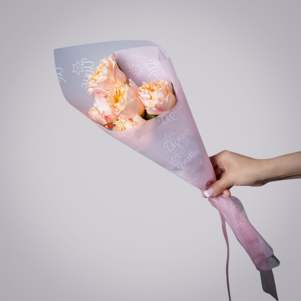 монобукет 5 пионовидных роз "campanella" в упаковке 