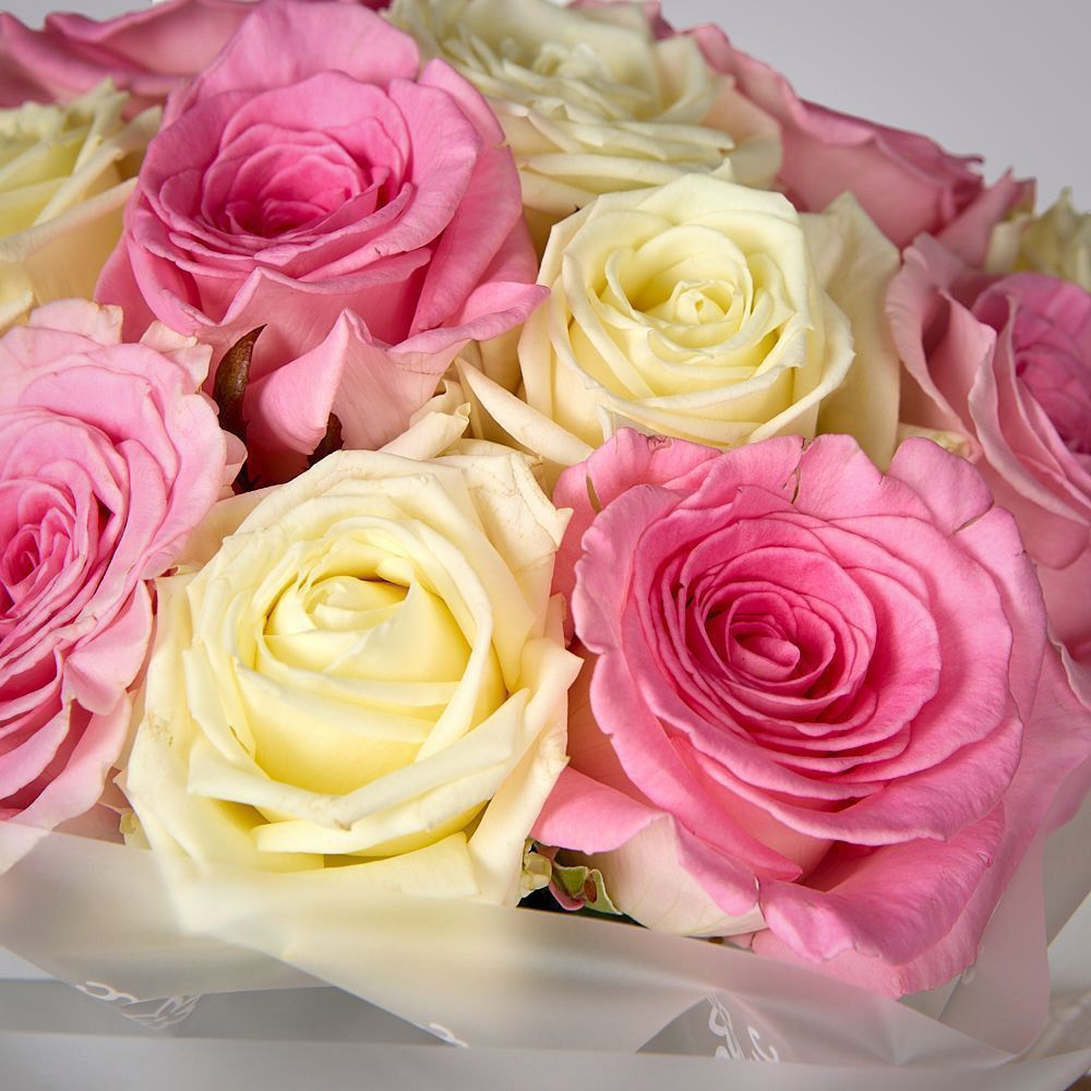 монобукет бело-розовый микс из 15 роз россия в упаковке 1  