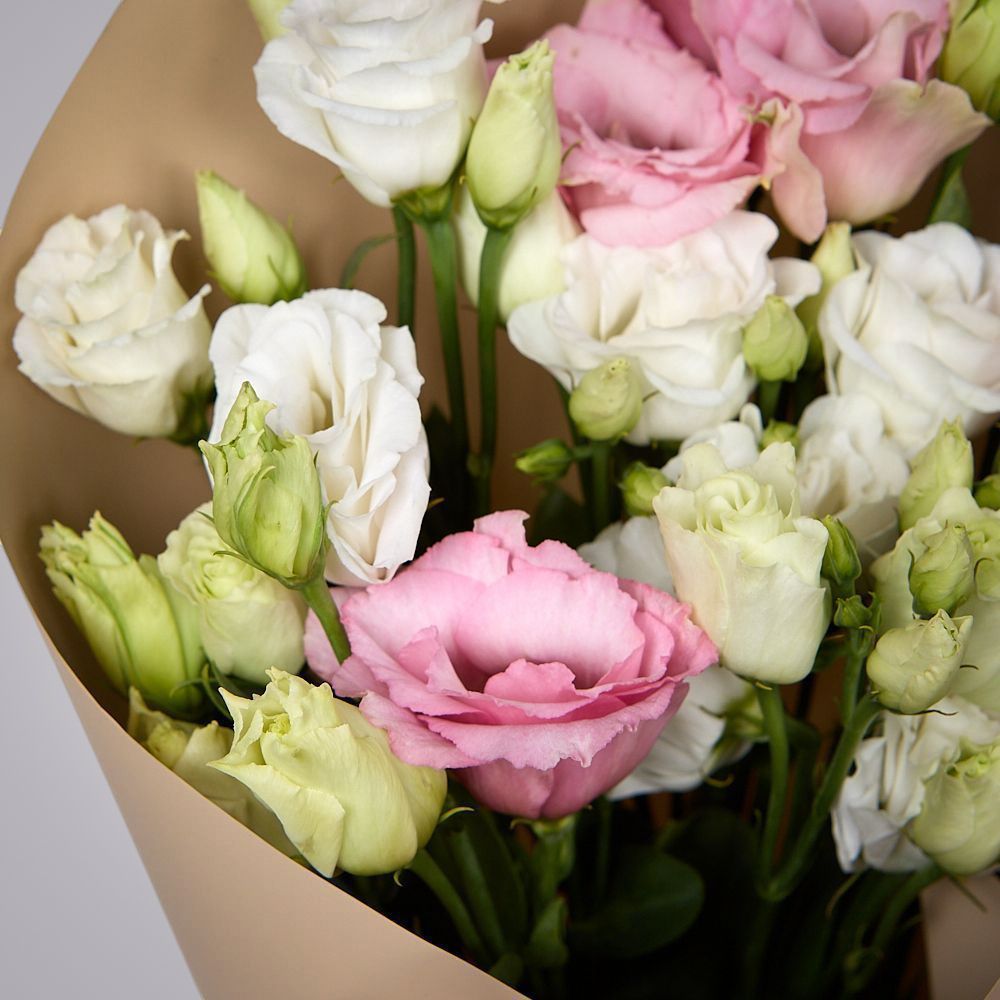 монобукет из 5 лизиантусов микс в упаковке 