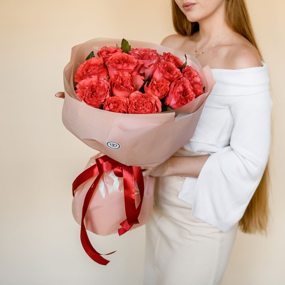 букет из 15 пионовидных роз "coral reeva" 