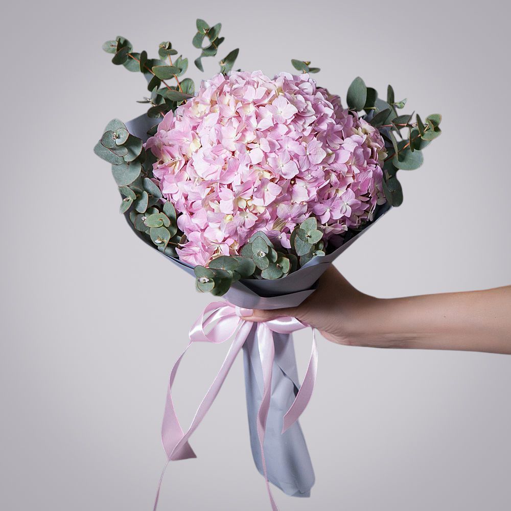 монобукет из нежных розовых гортензий 