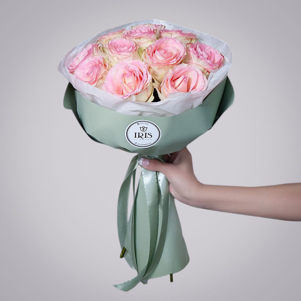 монобукет 11 роз «esperance» в упаковке с тишью  монобукет 11 роз «esperance» в упаковке с тишью