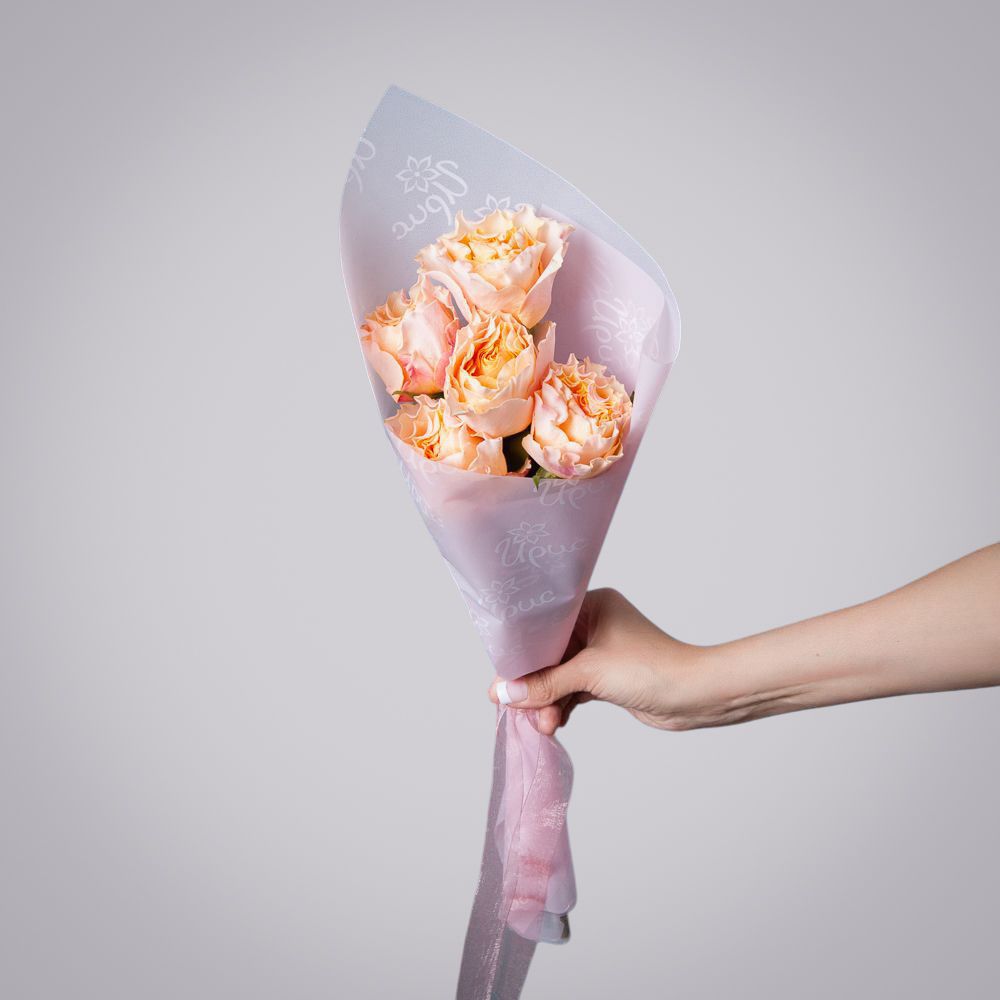 монобукет 5 пионовидных роз "campanella" в упаковке 