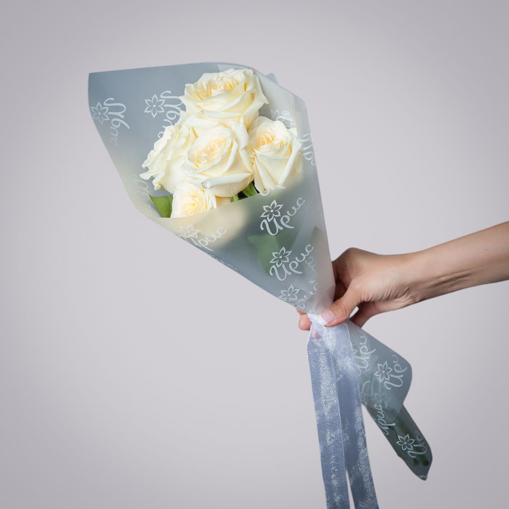 монобукет 5 пионовидных роз "candlelight" в упаковке 