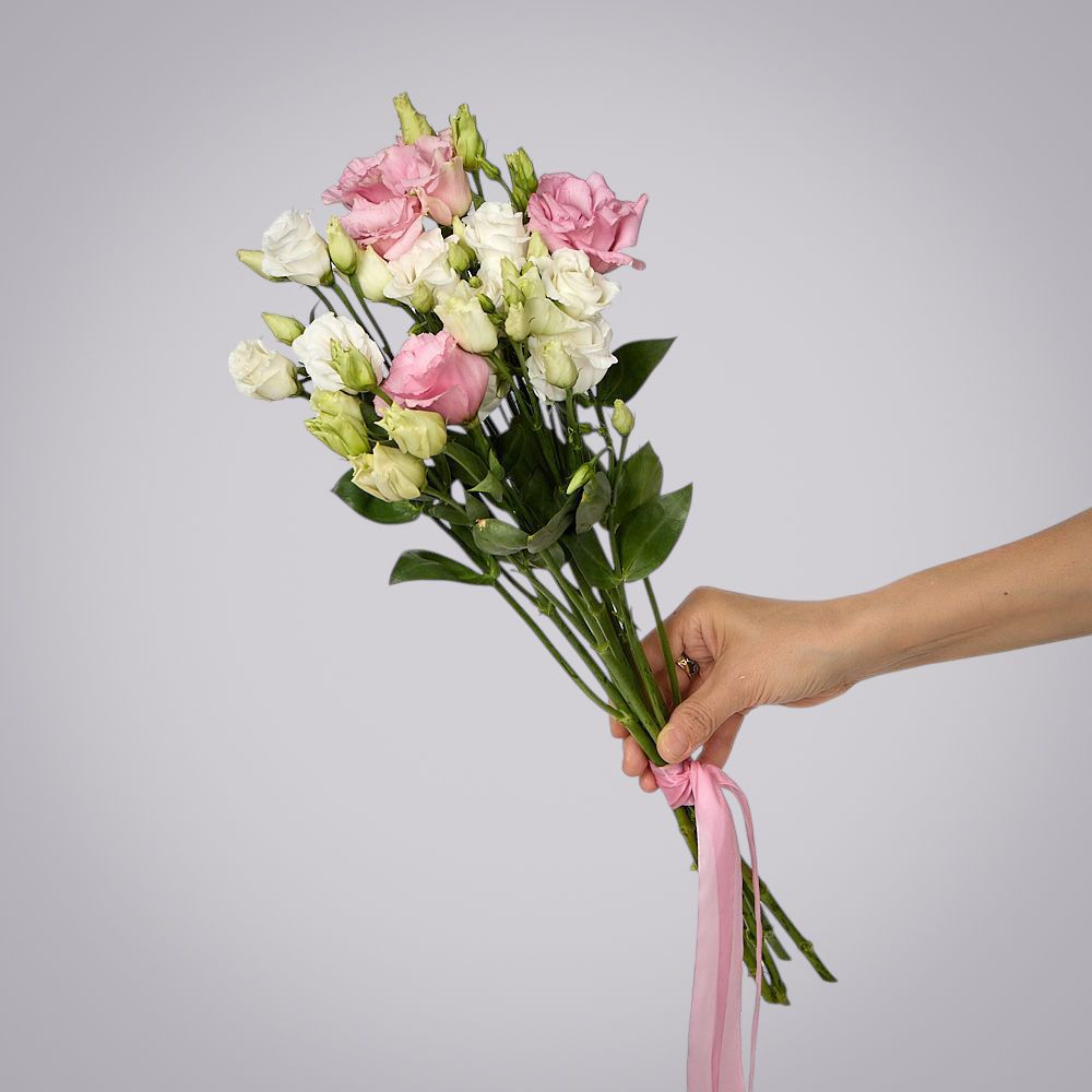 монобукет из 5 лизиантусов микс под ленту 