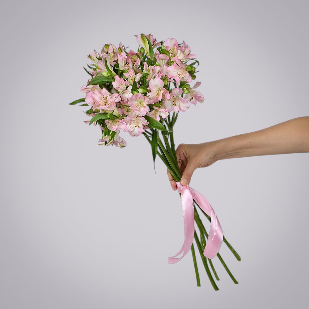 монобукет из 7 розовых альстромерий под ленту 