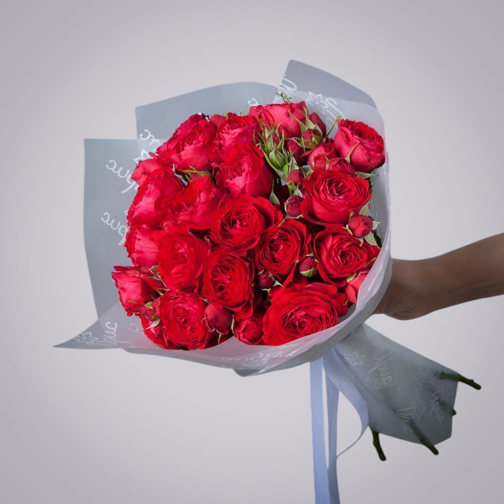 монобукет 5 кустовых роз "scarlett" в упаковке 