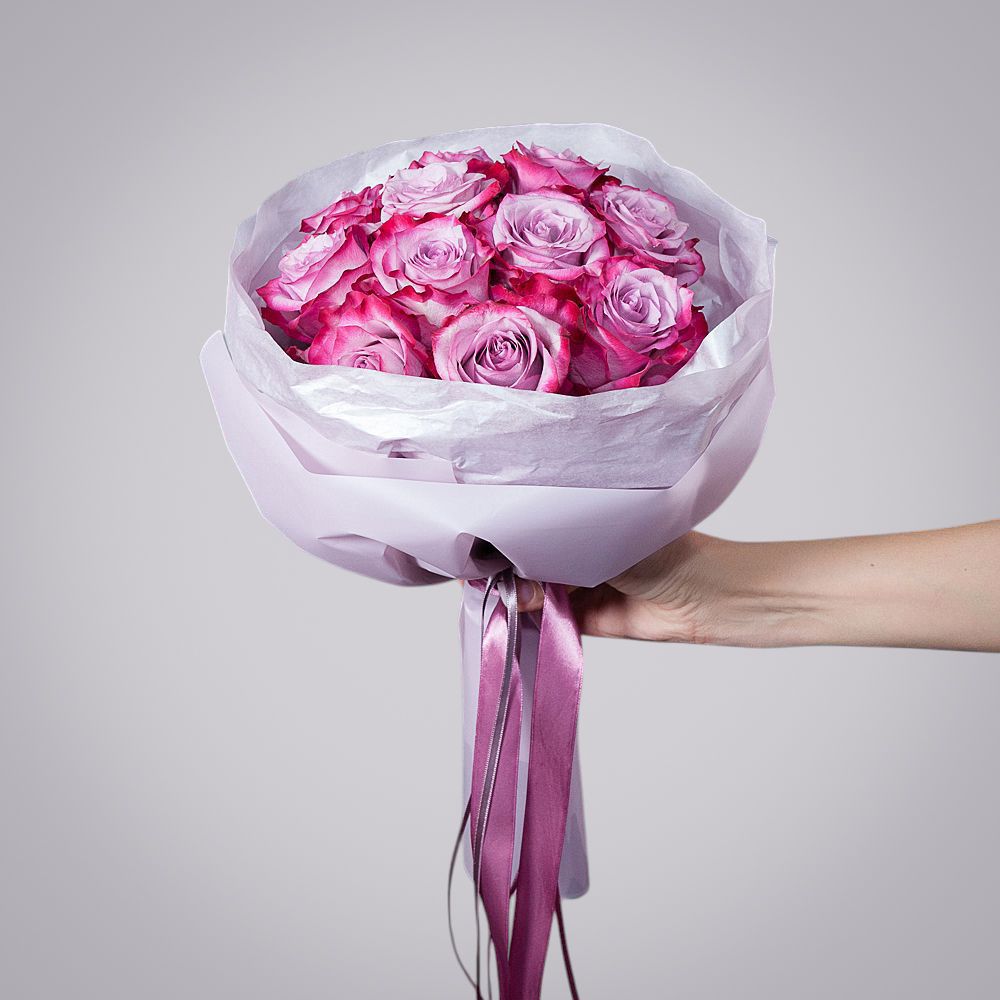 монобукет 11 роз "deep purple" в упаковке с тишью 2 