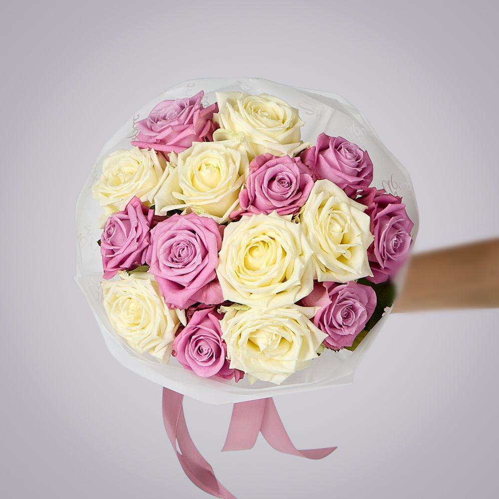 монобукет бело-розовый микс из 15 роз россия в упаковке 2 
