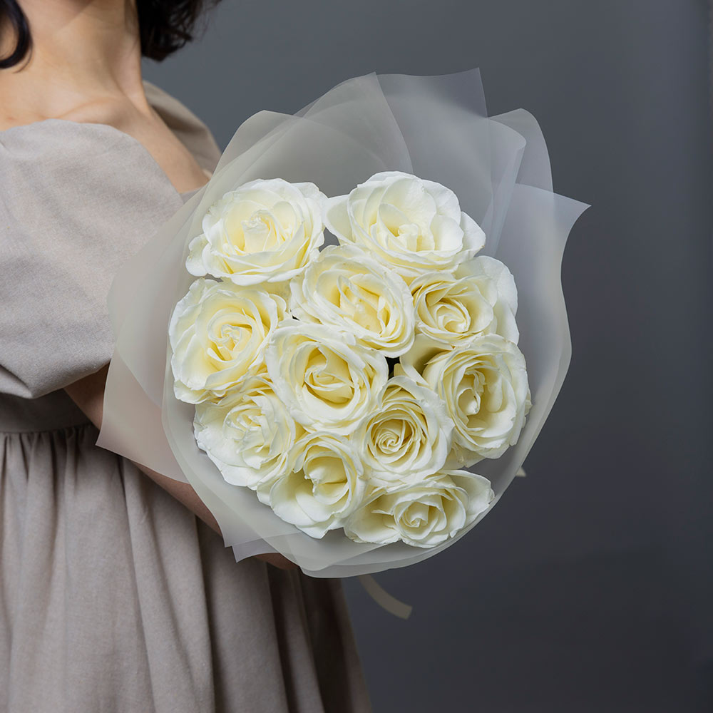 букет из 11 белых эквадорских роз 