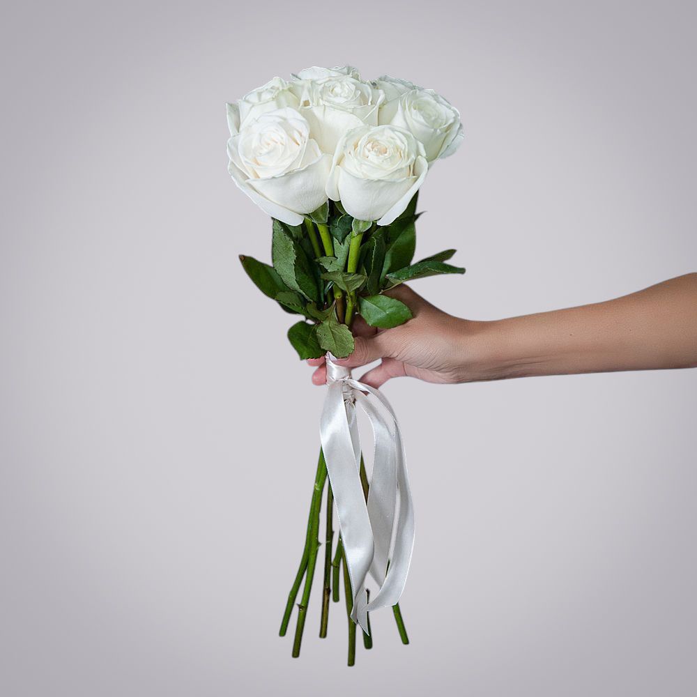 монобукет 7 пионовидных роз "playa blanca" под ленту 