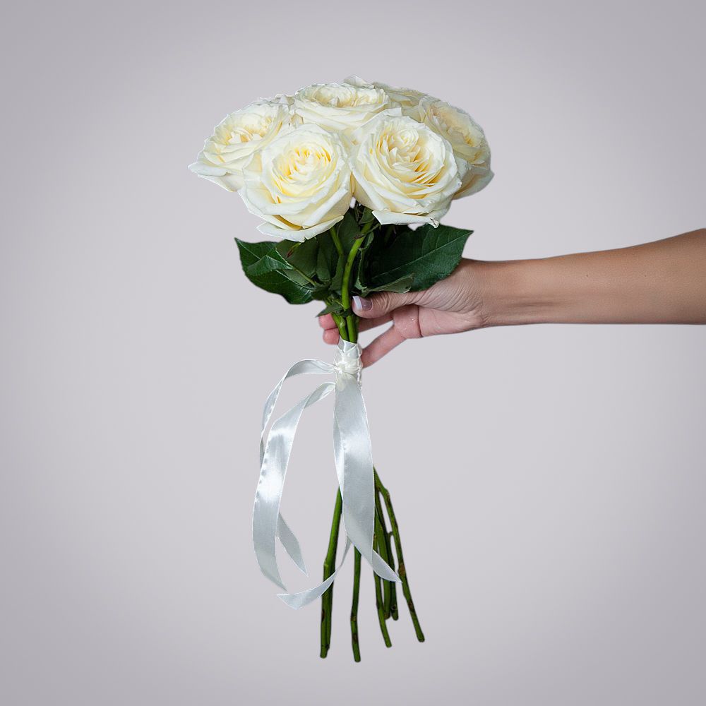 монобукет 7 пионовидных роз "candlelight" под ленту 