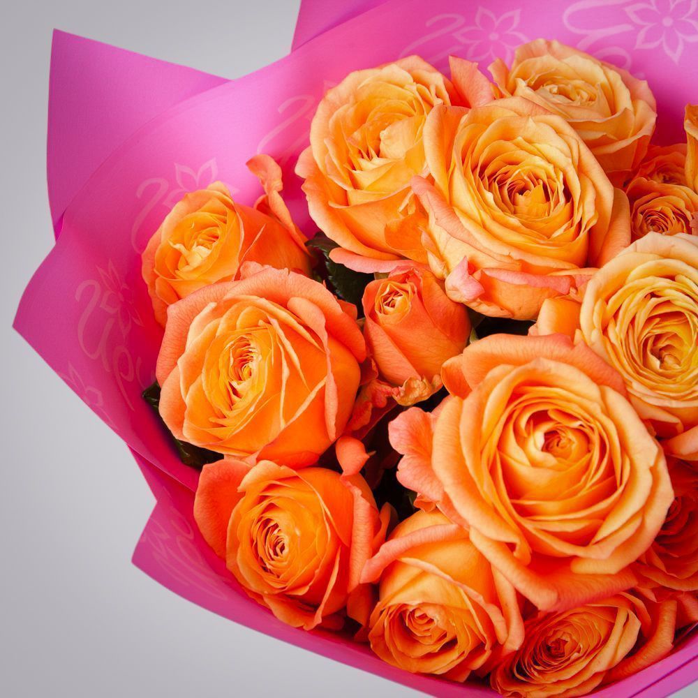 монобукет 5 кустовых роз "apricot lace"  в упаковке 