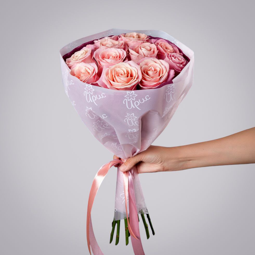 монобукет из 11 роз "hermosa" в упаковке с тишью 