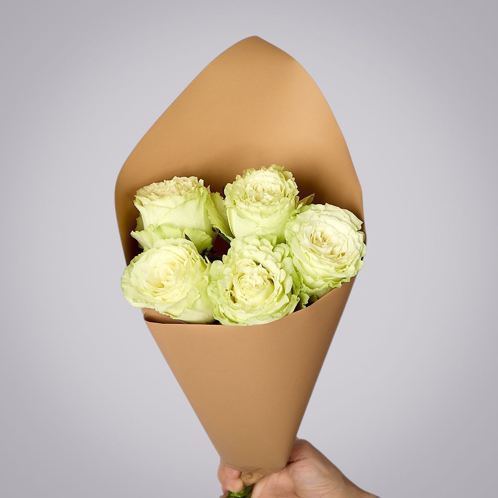 монобукет из 5 пионовидных роз "lemonade" в упаковке 