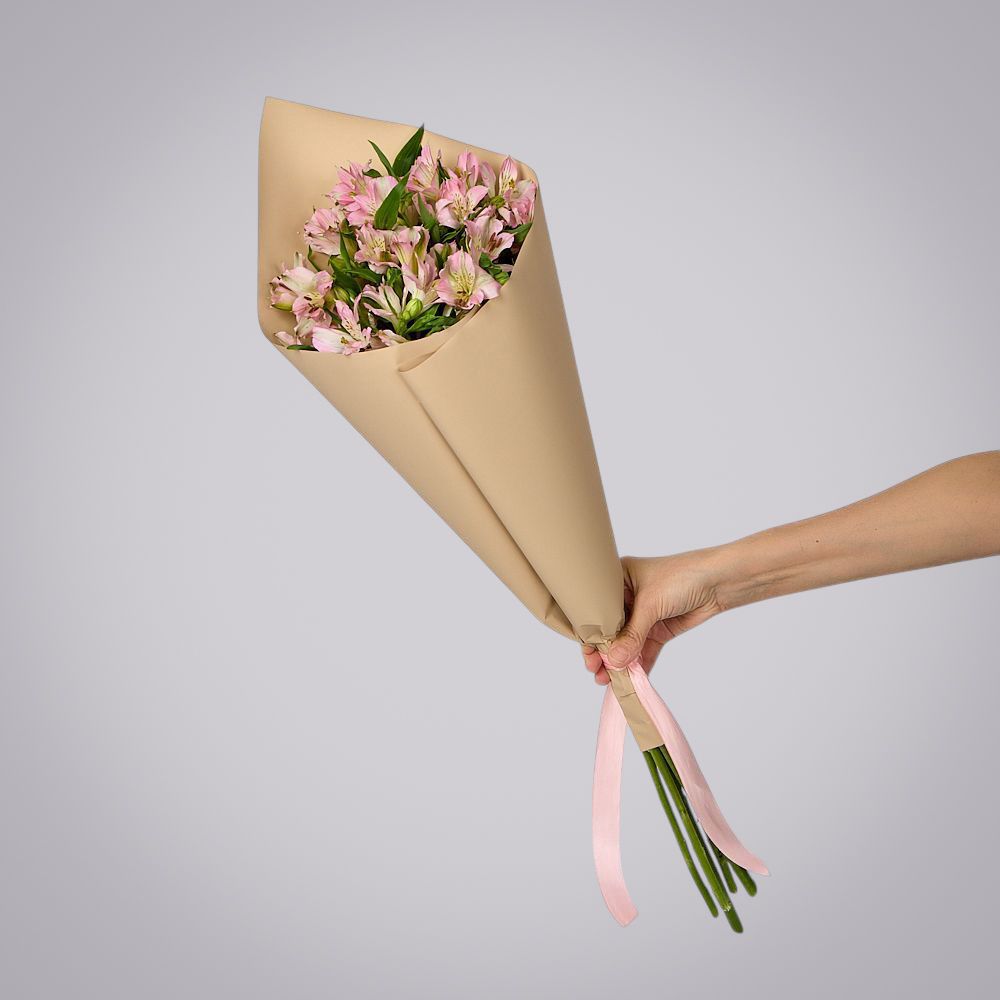 монобукет из 5 розовых альстромерий в упаковке 