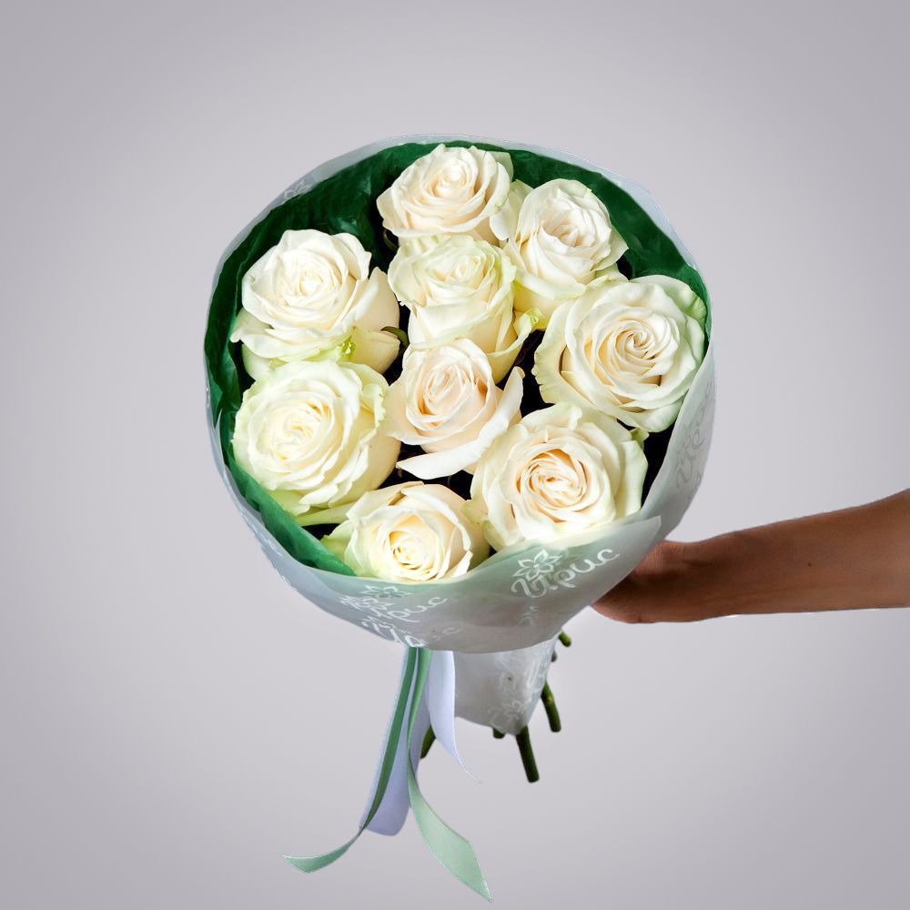 монобукет 9 роз "mondial" в зеленой упаковке с тишью 