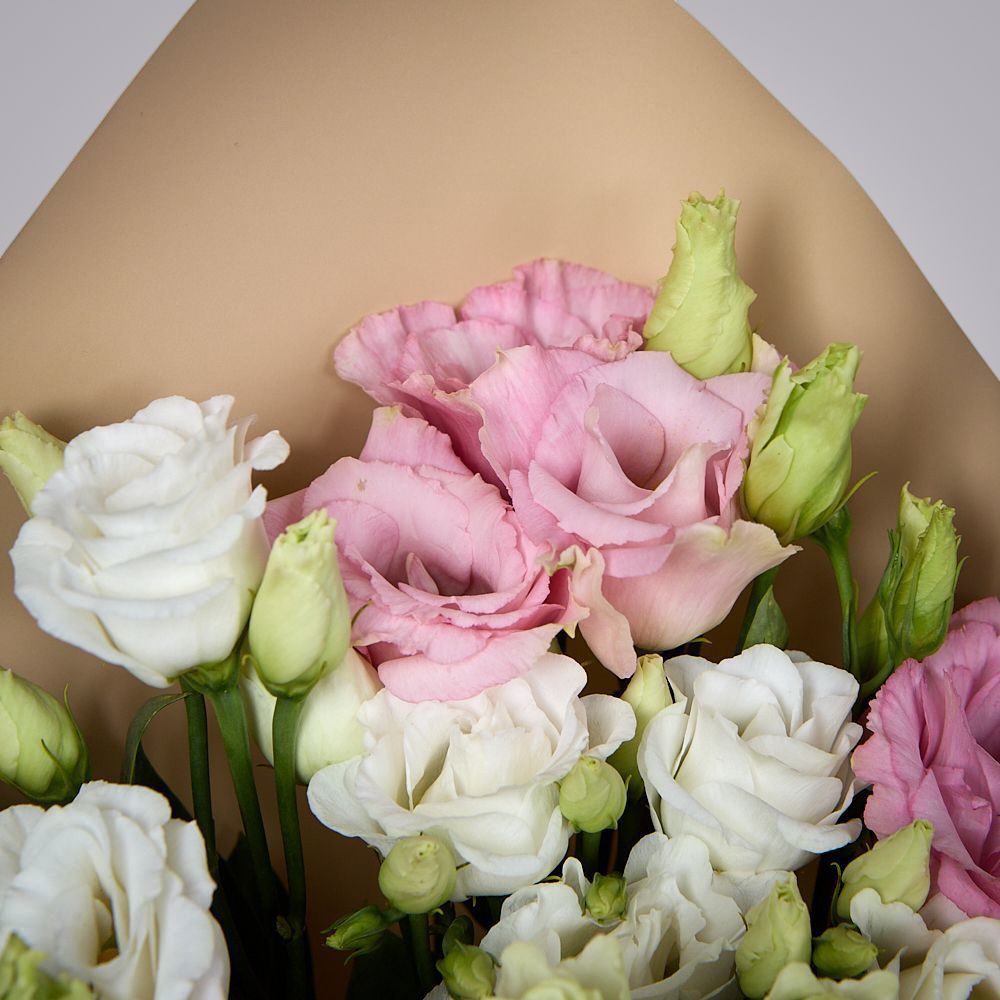 монобукет из 5 лизиантусов микс в упаковке 