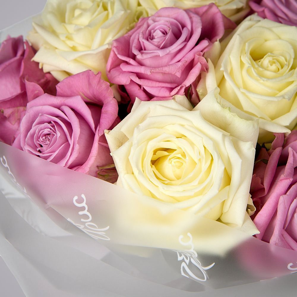 монобукет бело-розовый микс из 15 роз россия в упаковке 2 