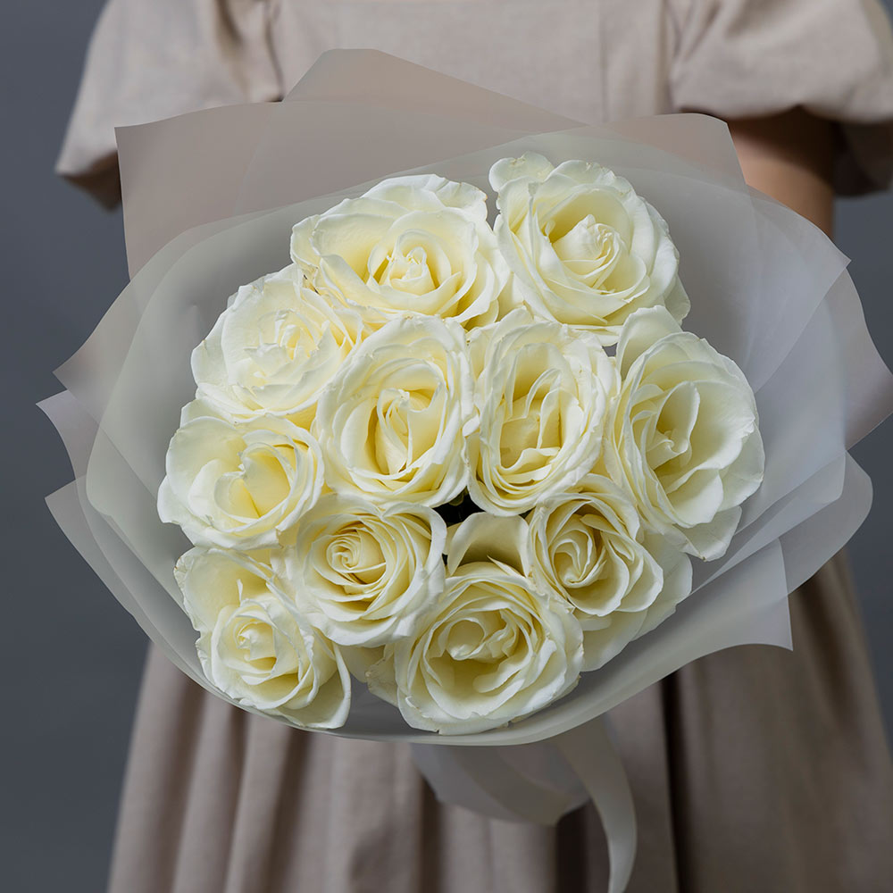 букет из 11 белых эквадорских роз 