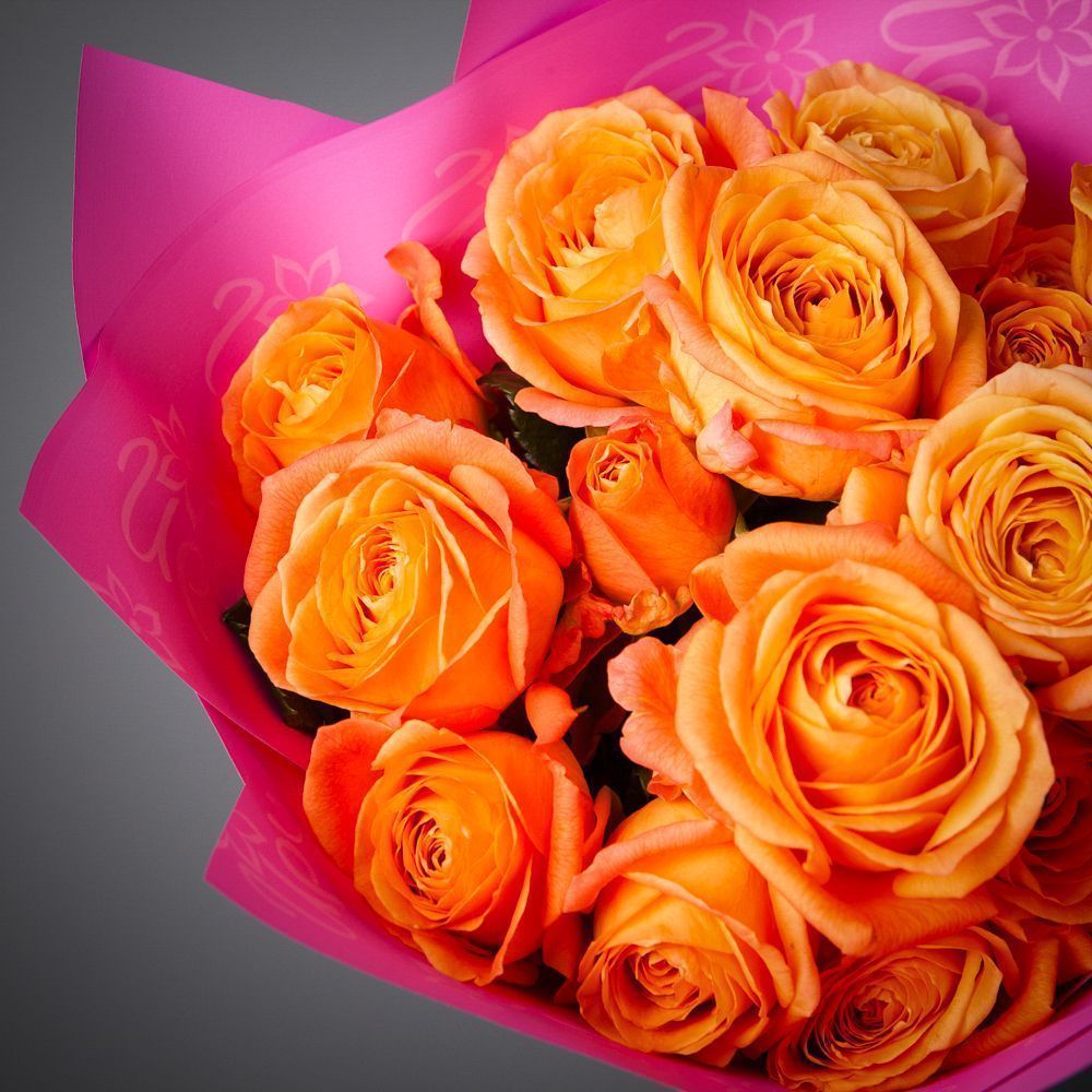 монобукет 5 кустовых роз "apricot lace"  в упаковке 