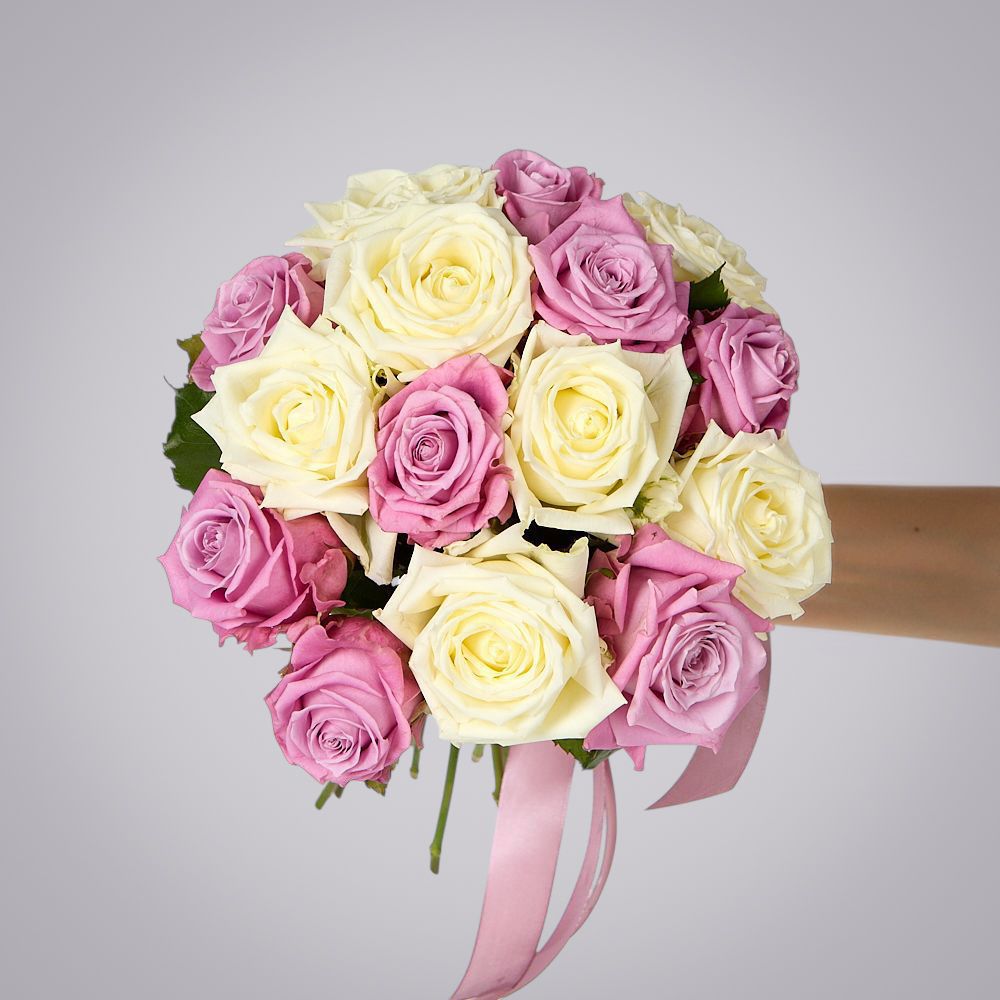 монобукет бело-розовый микс из 15 роз россия под ленту 2 