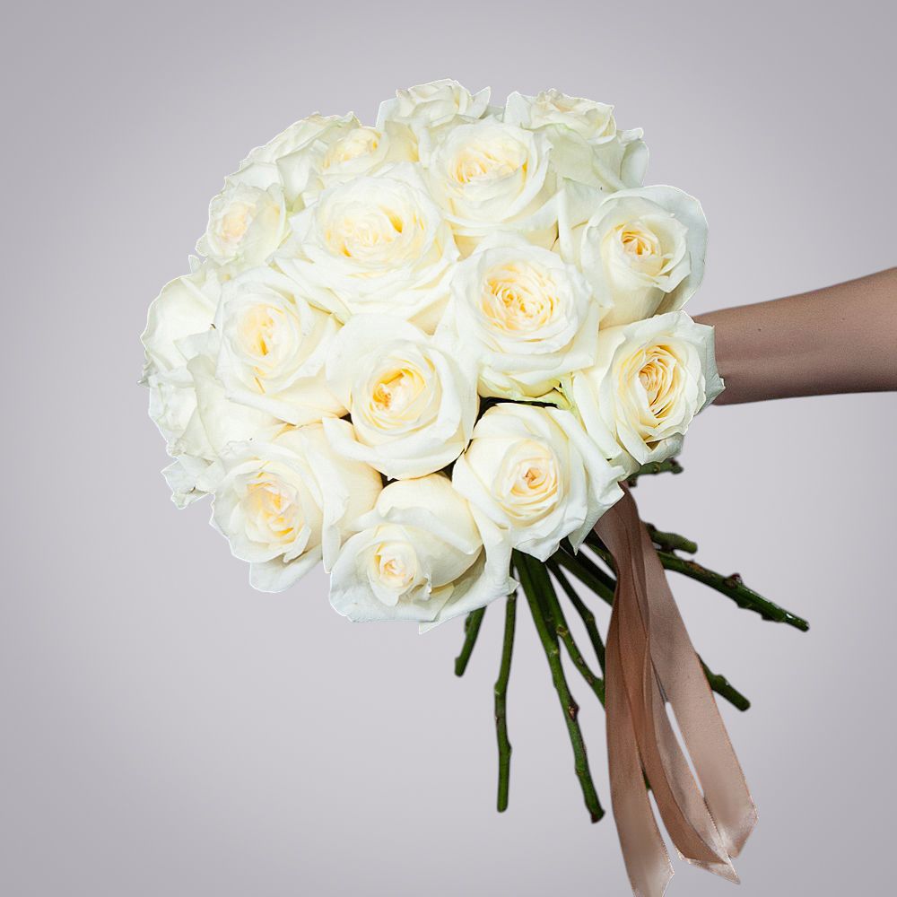 монобукет 17 пионовидных роз "candlelight" под ленту 