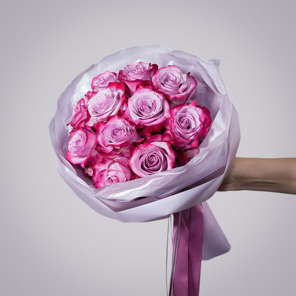 монобукет 11 роз "deep purple" в упаковке с тишью 2 