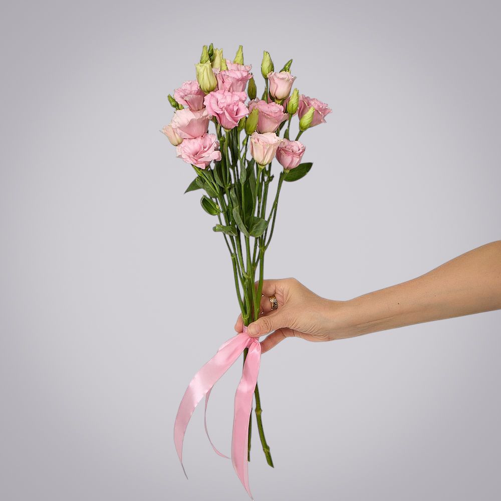 монобукет из 5 розовых лизиантусов под ленту 