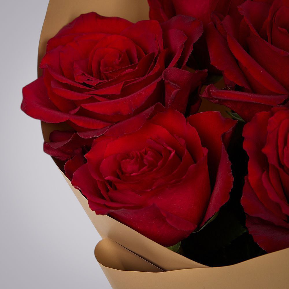 монобукет из 5 роз "explorer" в упаковке 