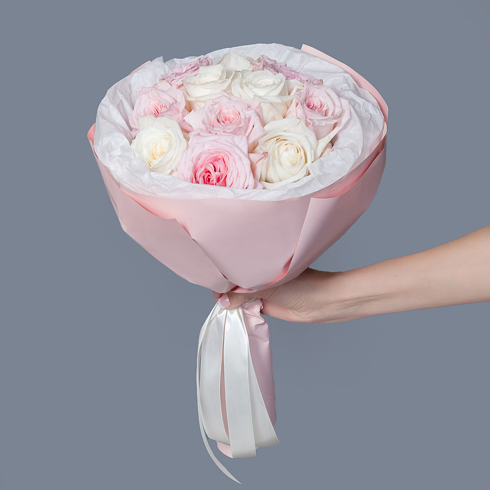 монобукет бело-розовый микс из 11 эквадорских роз 