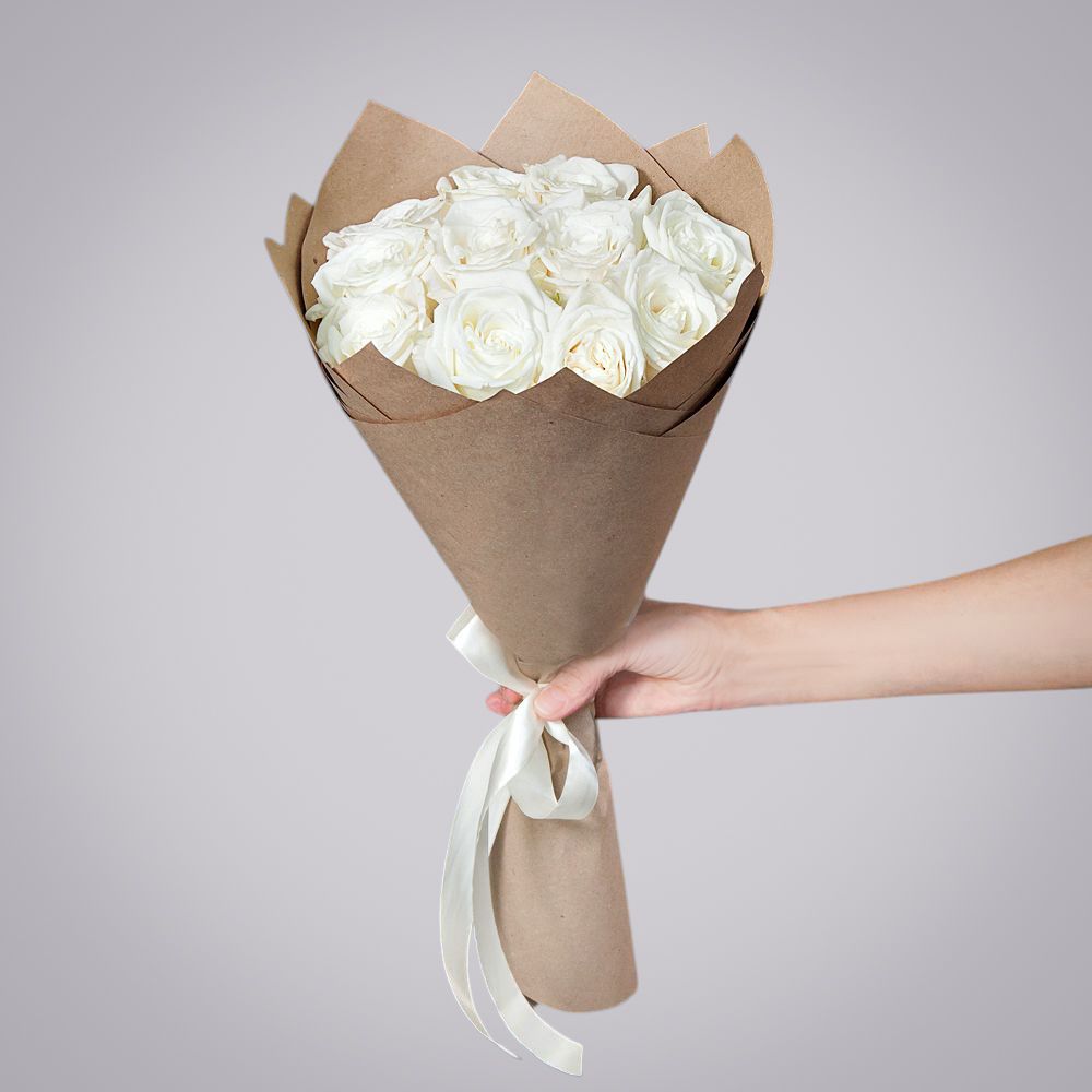 монобукет из 11 пионовидных роз "playa blanca" в крафте 