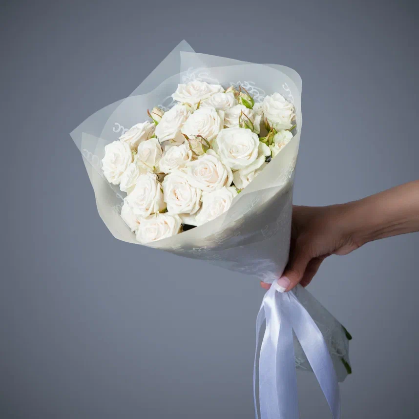 монобукет 5 кустовых роз "royal porcelaine" в упаковке 