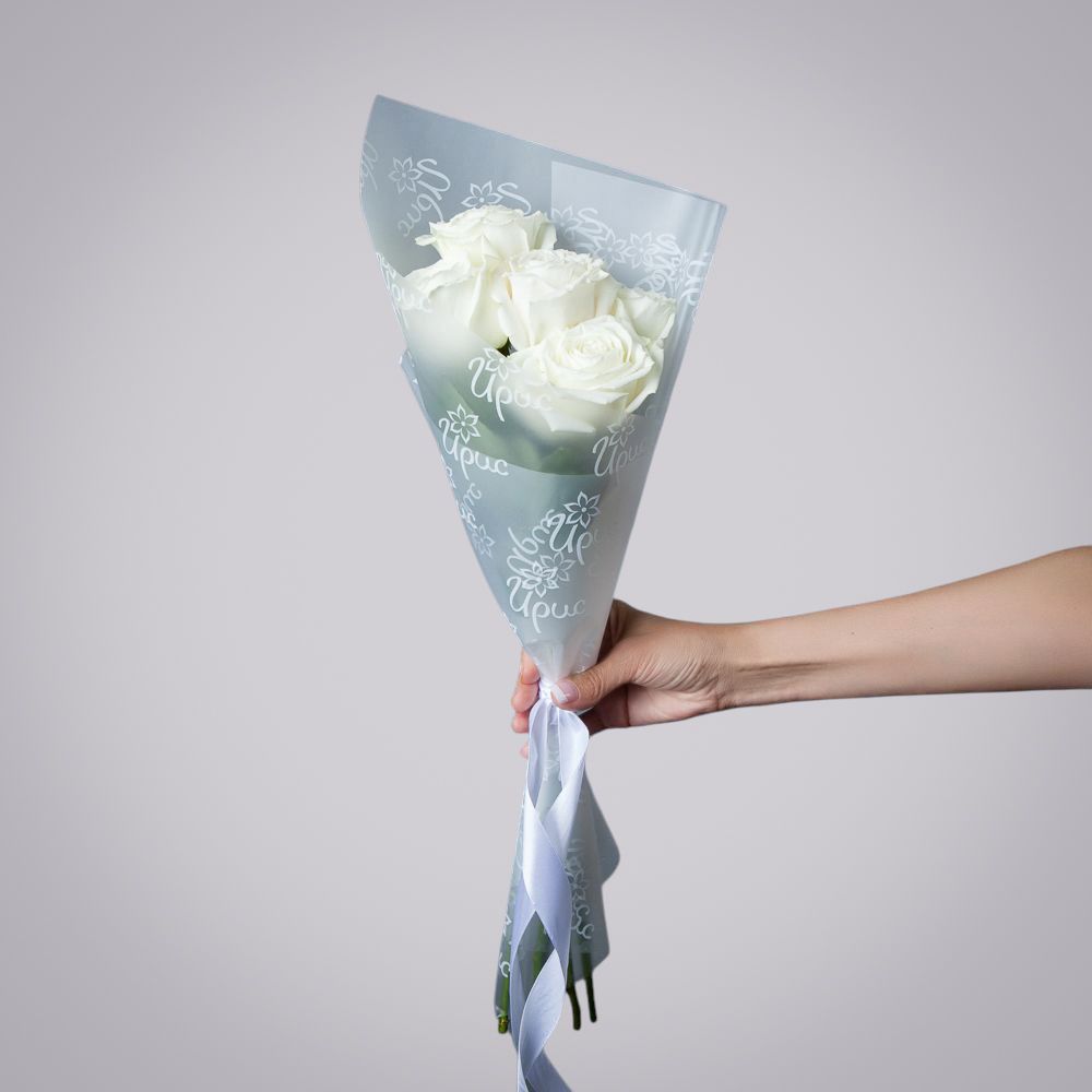 монобукет 5 пионовидных роз "playa blanca" в упаковке 