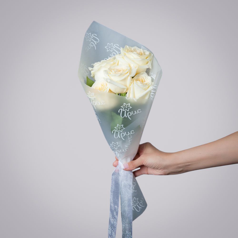 монобукет 5 пионовидных роз "candlelight" в упаковке 