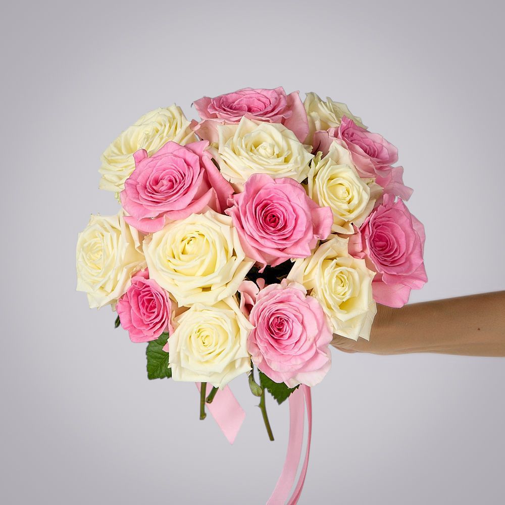 монобукет бело-розовый микс из 15 роз россия под ленту 1 