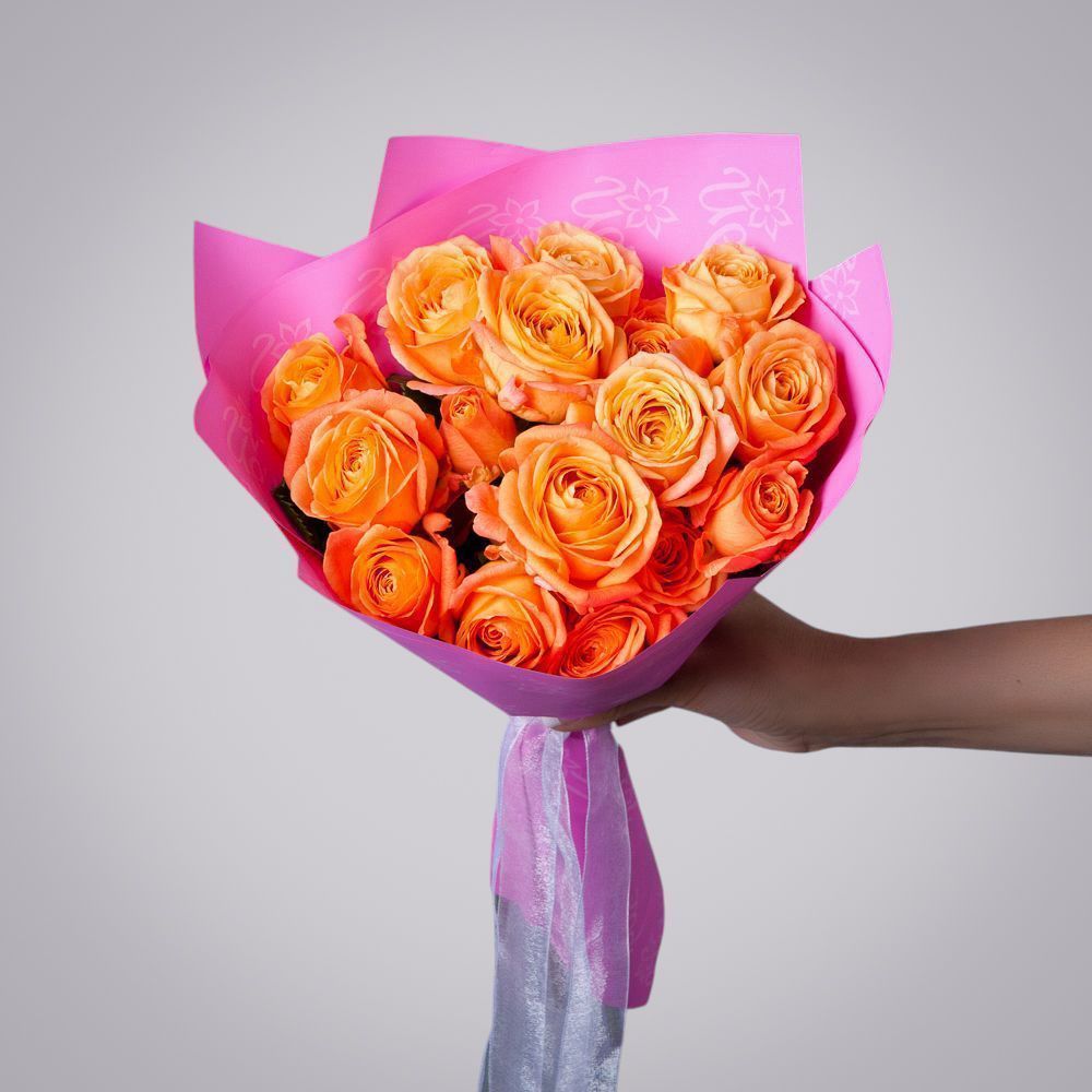 монобукет 5 кустовых роз "apricot lace"  в упаковке 