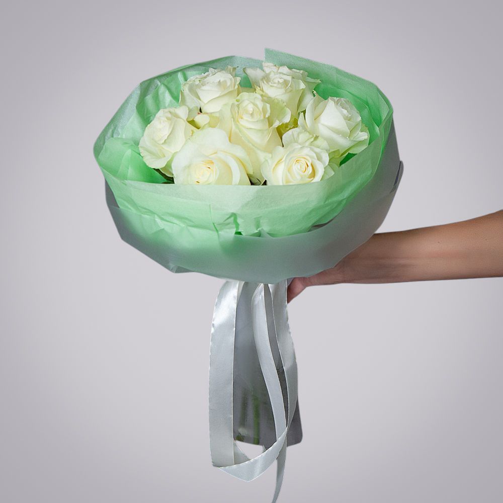 монобукет 9 роз "mondial" в светло-зеленой упаковке с тишью 