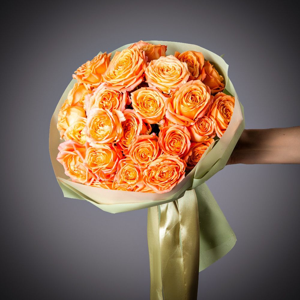 монобукет 11 кустовых роз "apricot lace" в упаковке 