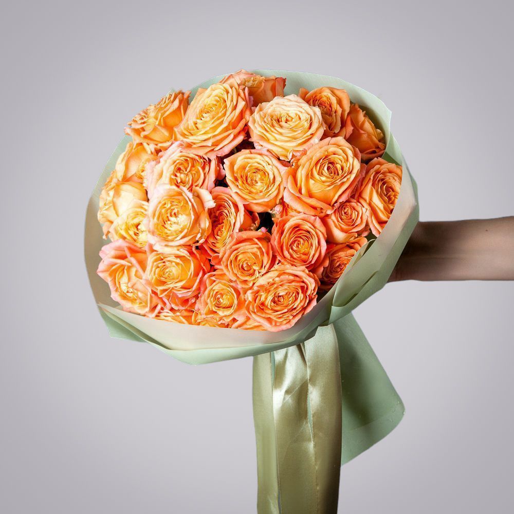 монобукет 11 кустовых роз "apricot lace" в упаковке  монобукет 11 кустовых роз "apricot lace" в упаковке