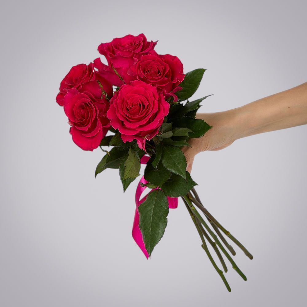 монобукет 5 роз "gotcha" под ленту 