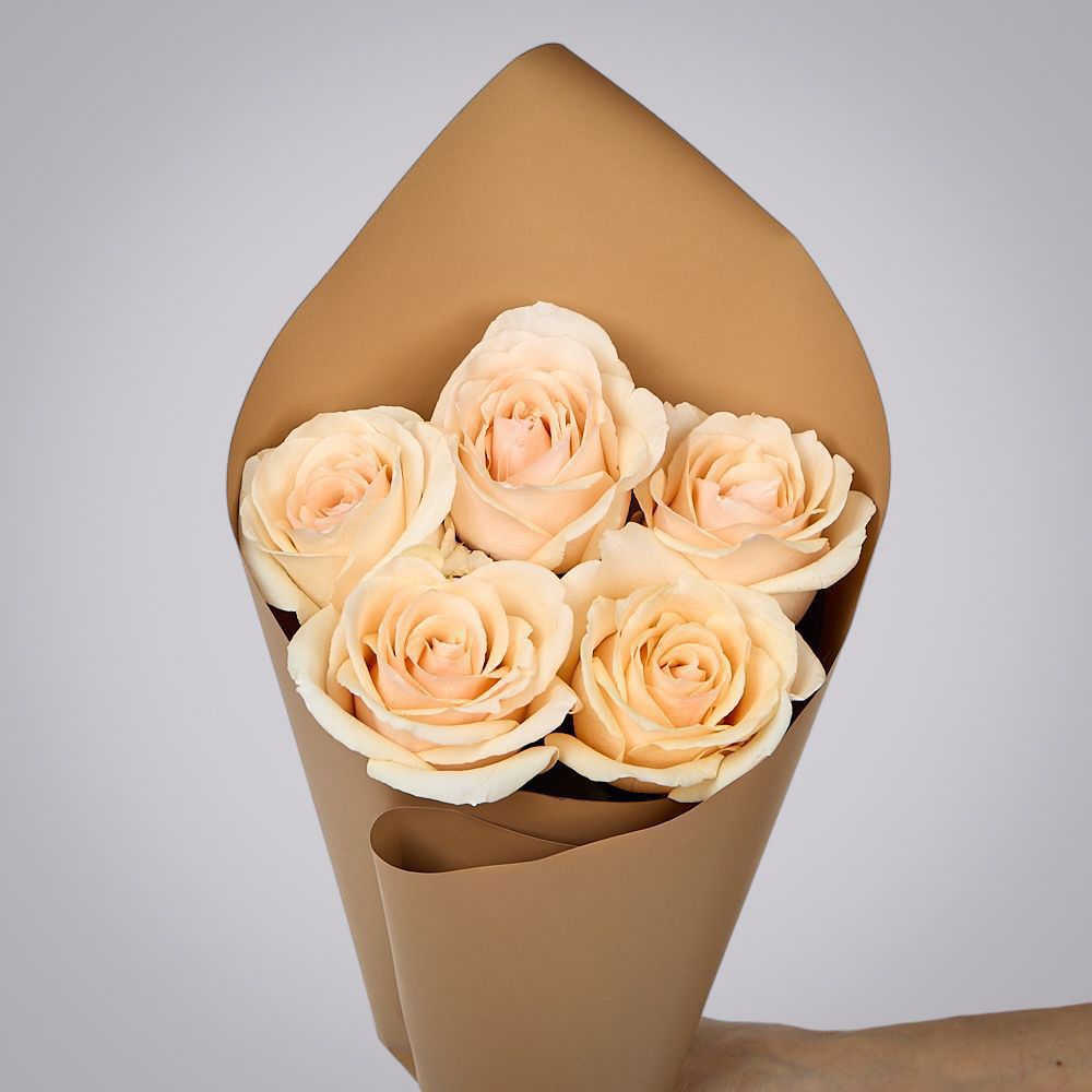 монобукет из 5 роз “favourite” в упаковке 