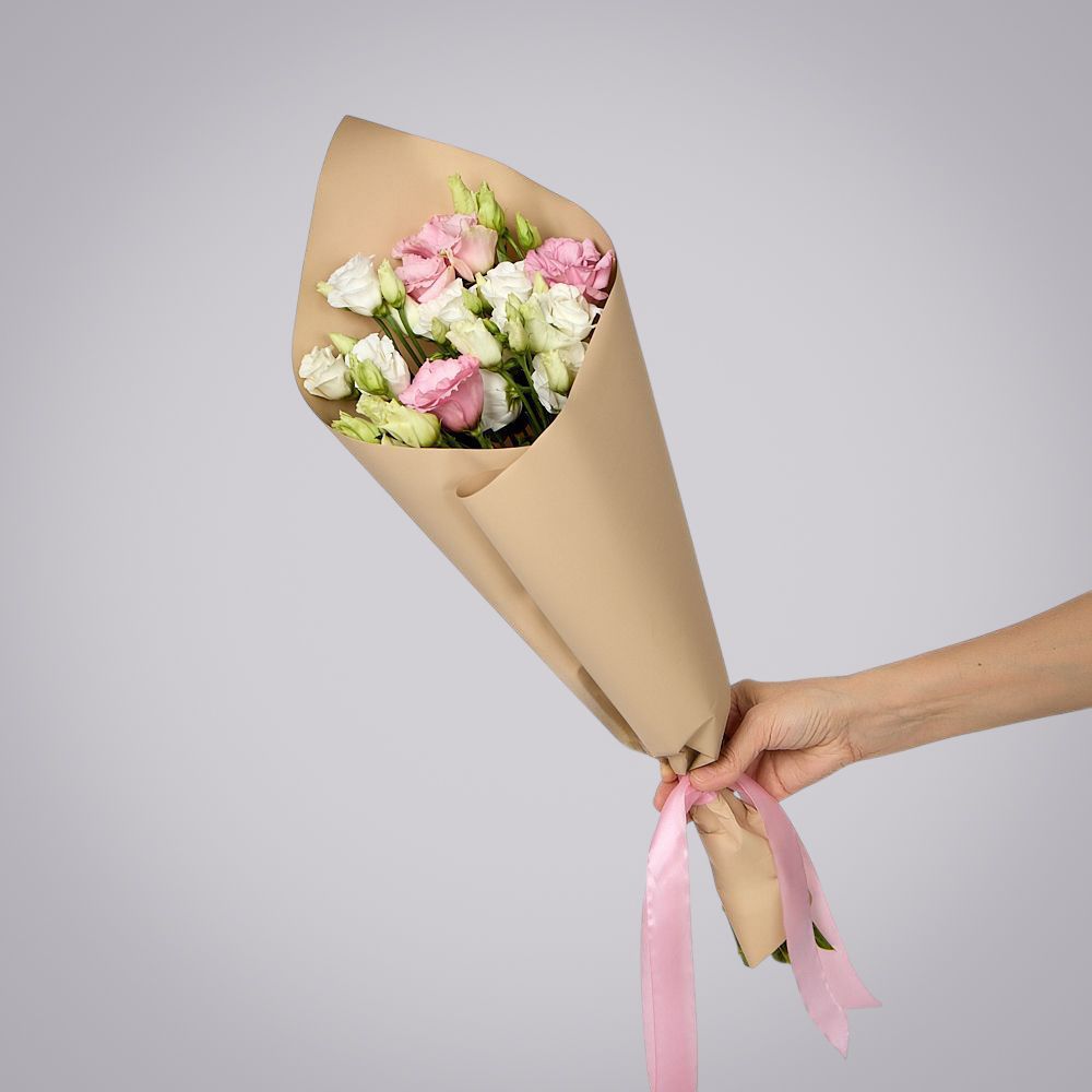 монобукет из 5 лизиантусов микс в упаковке 