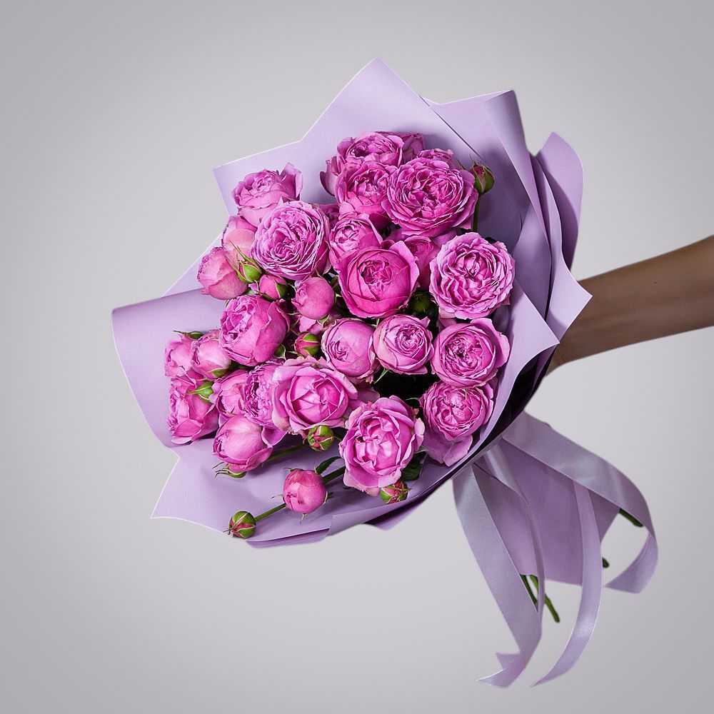 монобукет 9 кустовых роз "misty bubbles"  в упаковке 