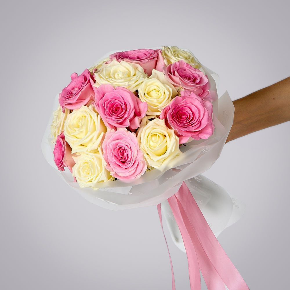 монобукет бело-розовый микс из 15 роз россия в упаковке 1  